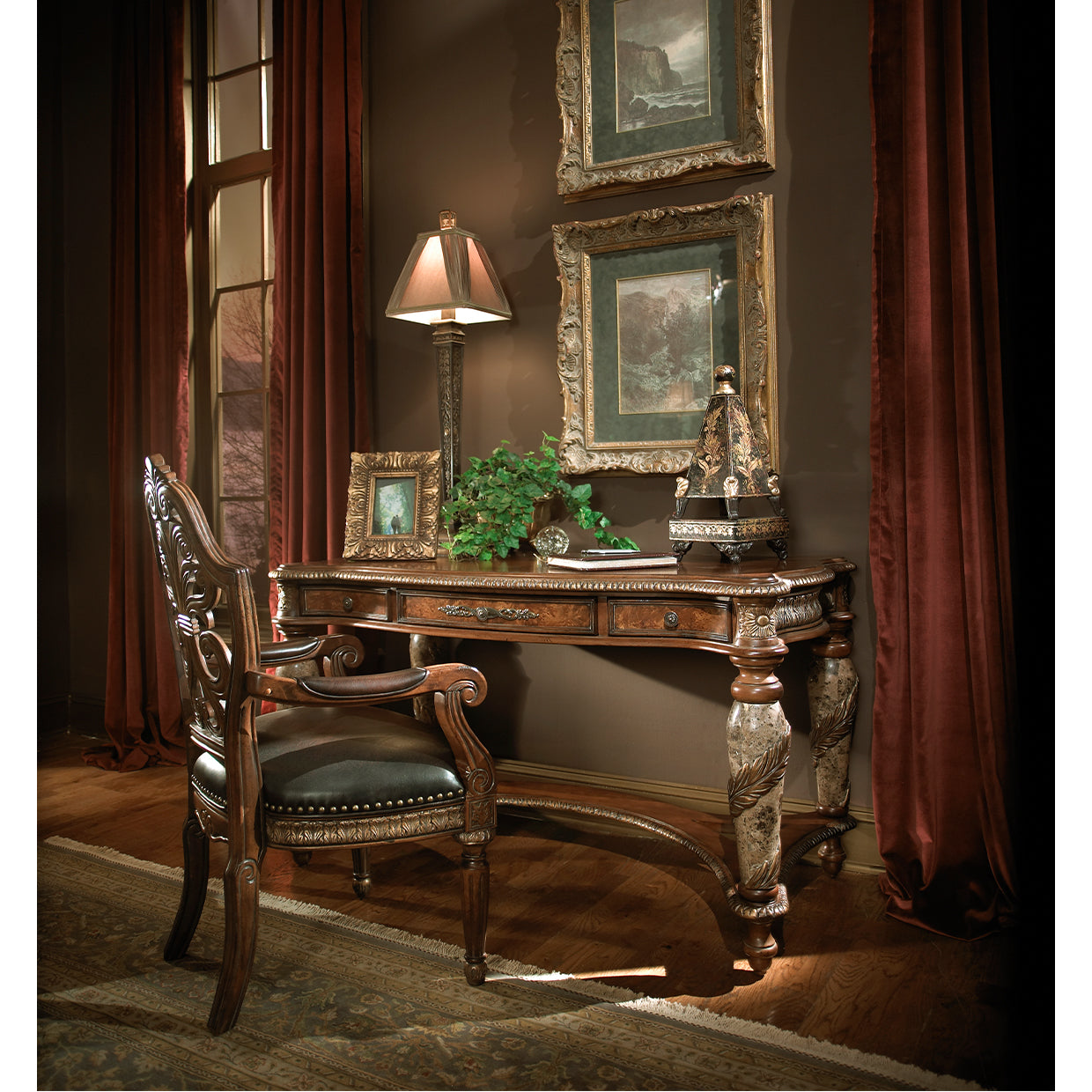 Villa Valencia Office Desk