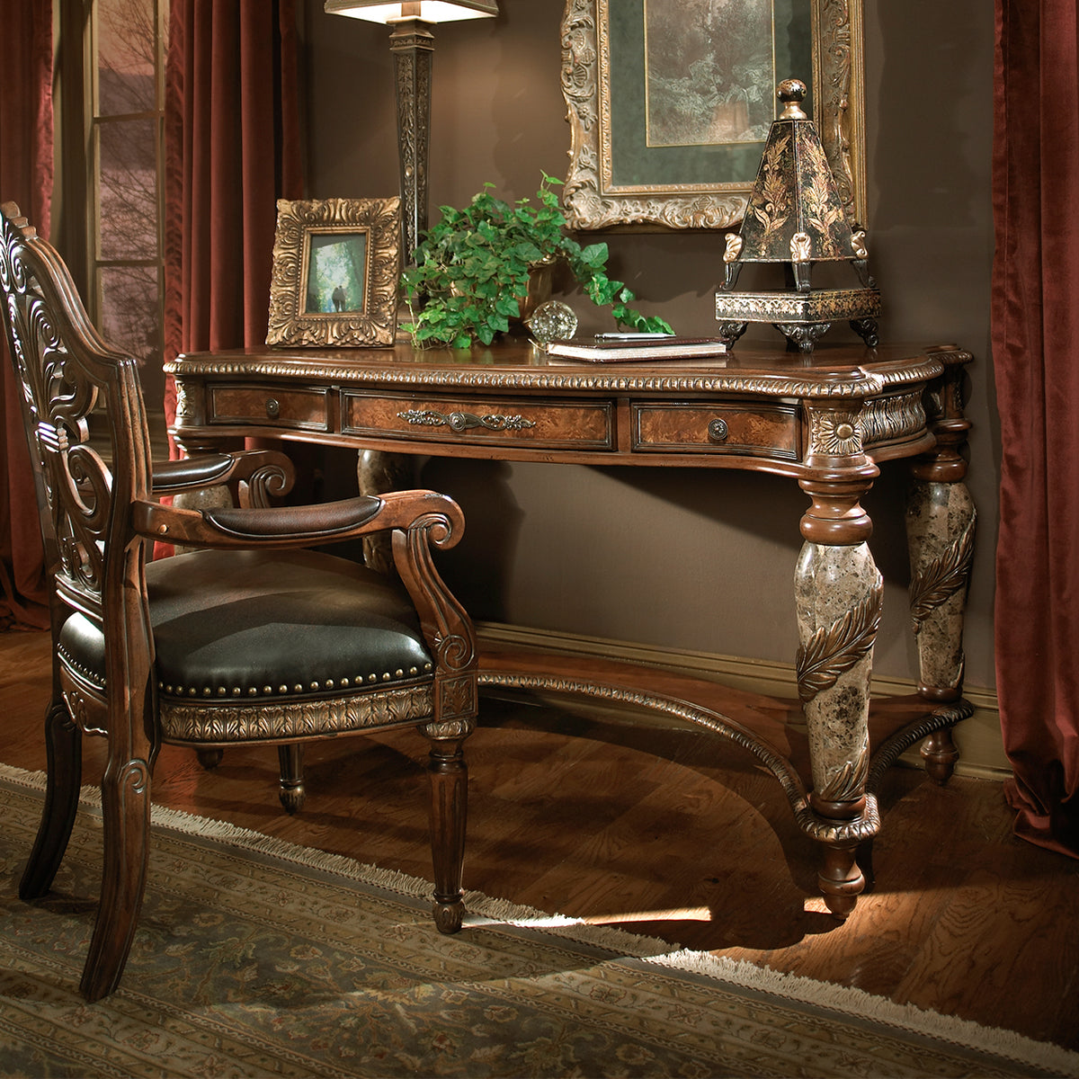 Villa Valencia Office Desk